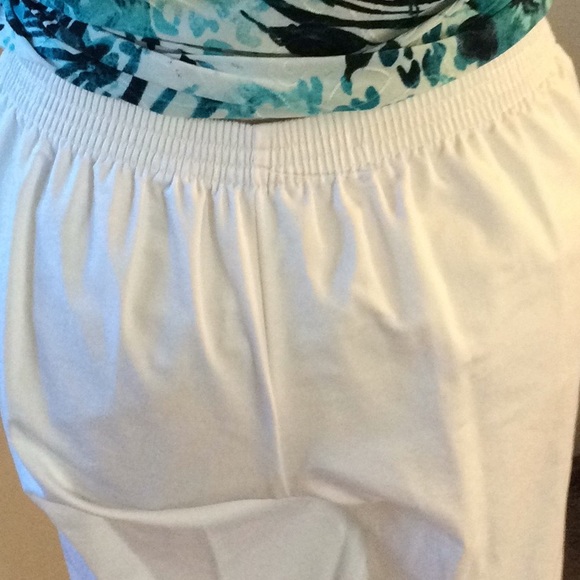 Alfred Dunner, Women’s, white, size 12P pants. - Picture 10 of 12